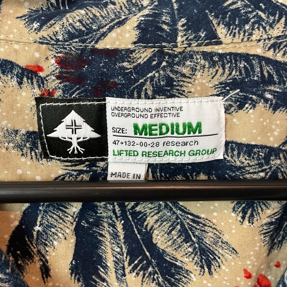Pre-Owned Lifted Research Group (LRG) Men’s Button Down Hawaiian Shirt, Size M - Picture 4 of 6